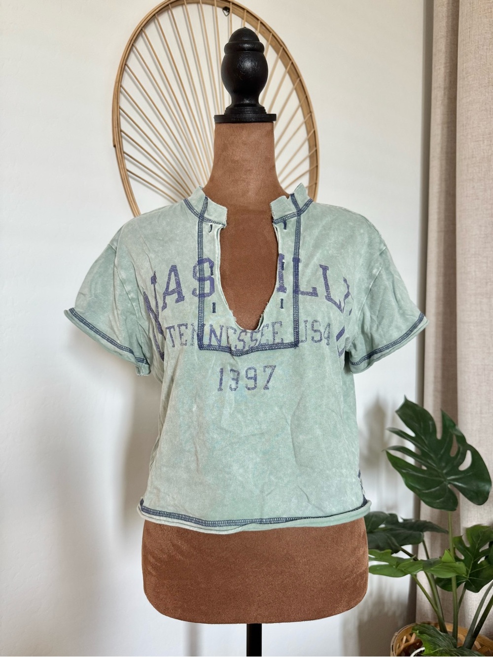 Nashville 1997 Short Sleeve Split-Neck Top - Sea foam green - western top